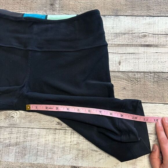 Size 6 Lululemon Groove Crop Reversible Black Blue Workout Yoga Biker Shorts - Picture 7 of 9